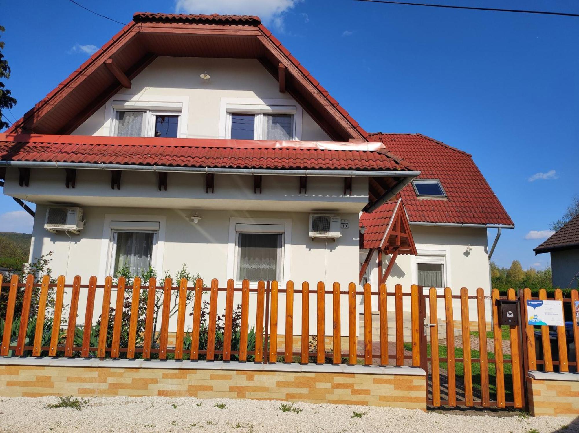 Badacsony Apartmanhaz Бадачоньтомай Экстерьер фото